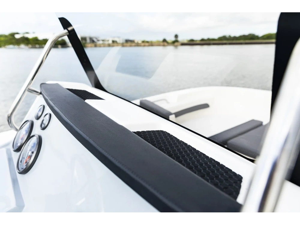 2025 Bayliner T20CC T20CC Blue Hull Sides (White Bottom) alt