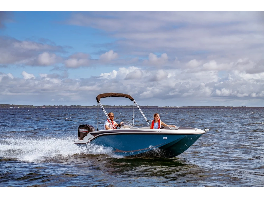 2025 Bayliner M15 M15 Kingfisher Blue Hull alt