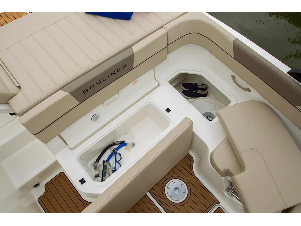 Bayliner VR6 VR6 Blue Hull Sides (White Bottom) 2025 alt