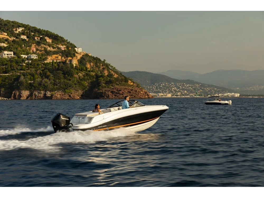 2025 Bayliner VR5 OUTBOARD VR5 OUTBOARD Blue Hull Sides (White Bottom) alt