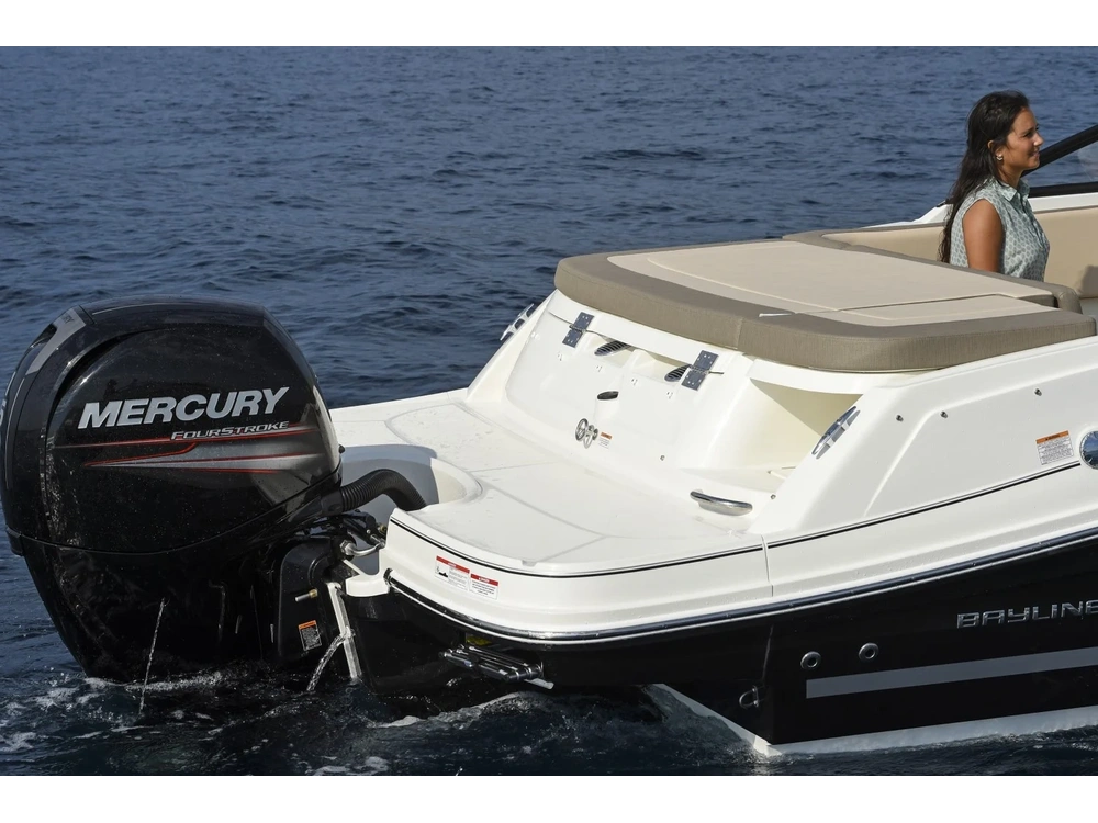 Bayliner VR5 CUDDY OUTBOARD VR5 CUDDY OUTBOARD Blue Hull Sides (White Bottom) 2025 alt