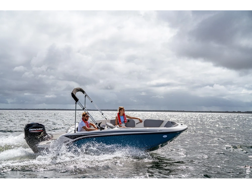 2025 Bayliner M15 M15 Kingfisher Blue Hull alt