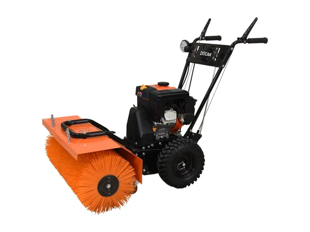 Ducar Brosse motorisée avec moteur hivernisé - 32 po (pour utilisation neige) 2025