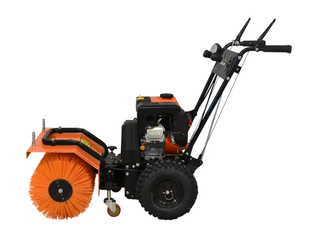 Ducar Brosse motorisée avec moteur hivernisé - 24 po (pour utilisation neige) 2025