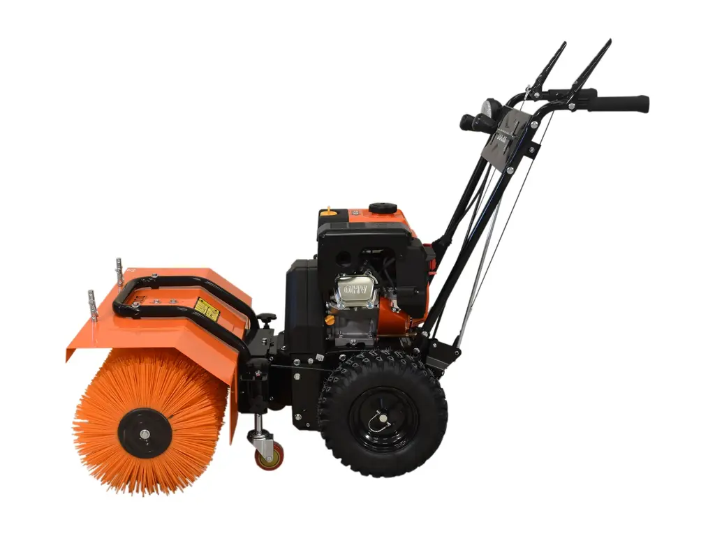 Ducar Brosse motorisée avec moteur hivernisé - 32 po (pour utilisation neige) 2025