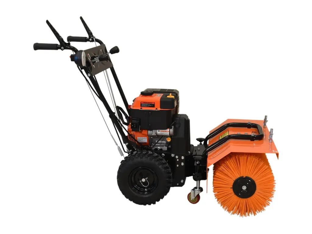 Ducar Brosse motorisée avec moteur hivernisé - 32 po (pour utilisation neige) 2025