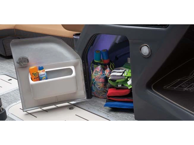 Bennington Marine M Line 22 M Fastback Quad Bench 2025 alt