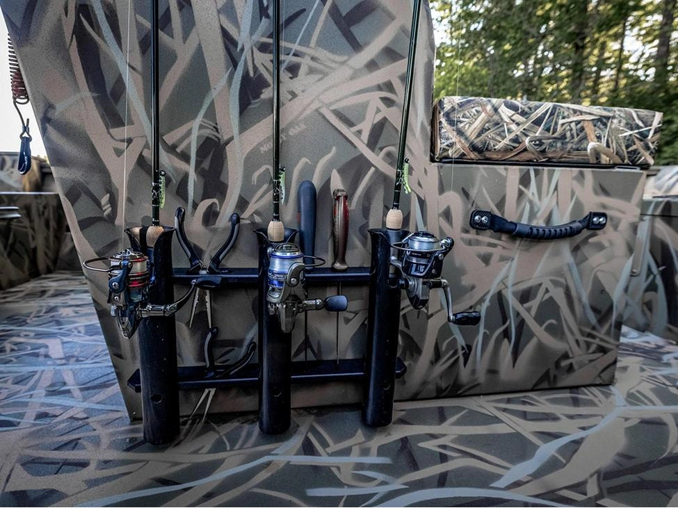 Lund 1870 Predator 1870 Predator Tiller 2025 alt