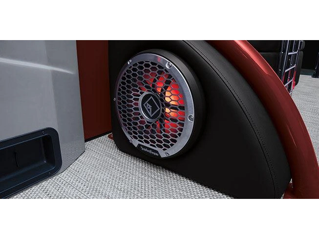 Bennington Marine QX Line 23 QX Fastback Quad Bench 2025 alt