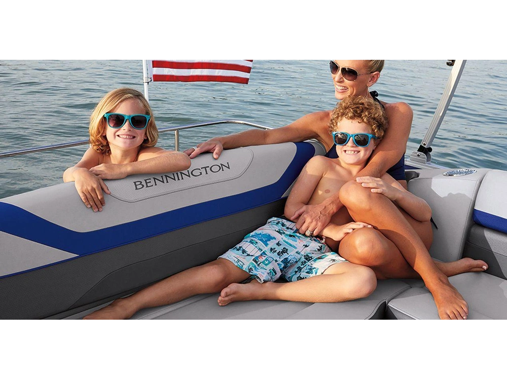 2025 Bennington Marine SX Line 20 SX Stern Radius Quad Bench alt