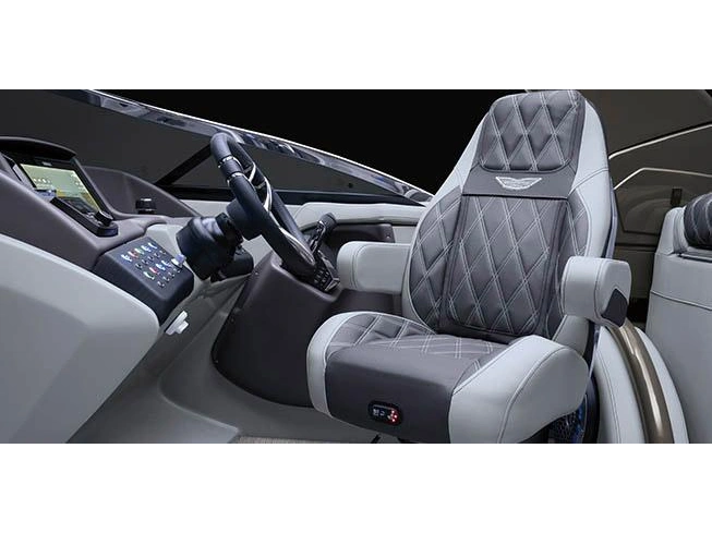 Bennington Marine Q Line 25 Q Stern Radius Quad Bench 2025 alt