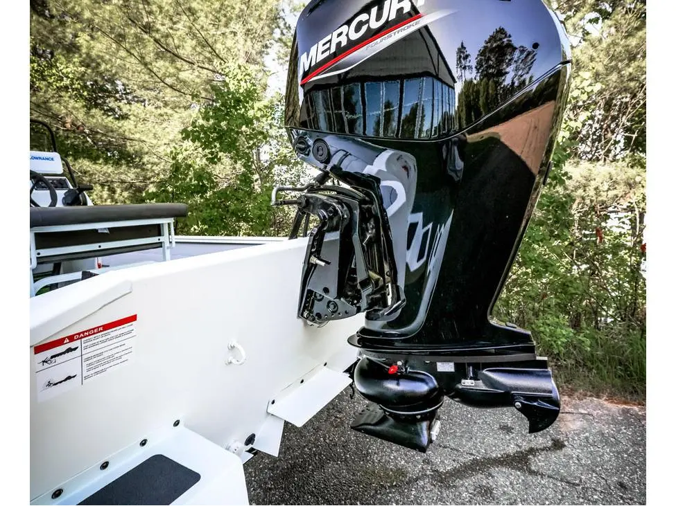 2025 Lund 1870 Predator CC