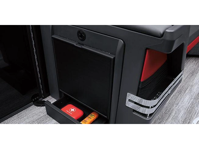 Bennington Marine M Line 22 M Fastback Quad Bench 2025 alt