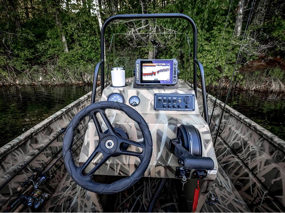 2025 Lund 1870 Predator 1870 Predator Tiller alt