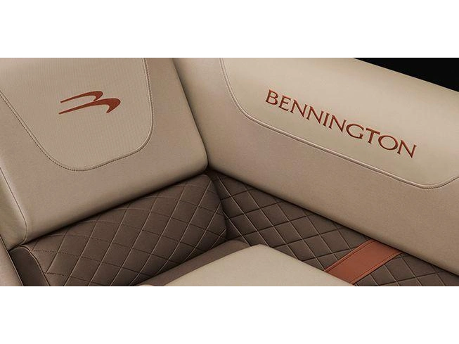 2025 Bennington Marine SX Line 20 SX Stern Radius Quad Bench alt