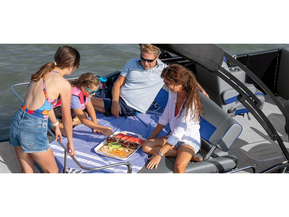 Bennington Marine L Bowrider Line 23 LT Fastback Quad Bench 2025 alt