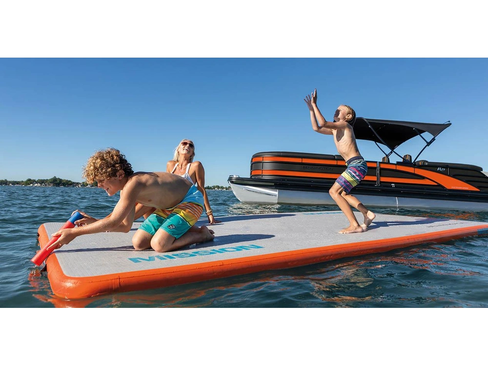 Bennington Marine R Line 23 R Quad Bench 2025 alt