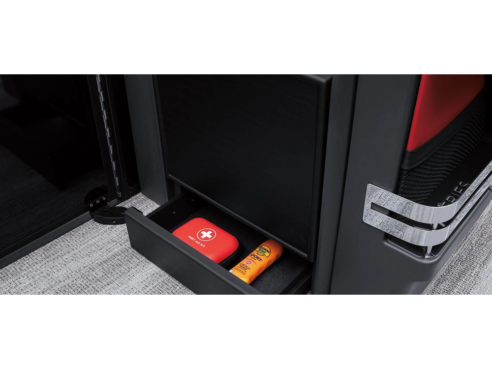 Bennington Marine M Line 22 M Fastback Quad Bench 2025 alt