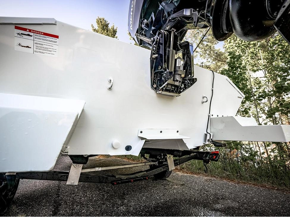 2025 Lund 1870 Predator 1870 Predator Tiller alt