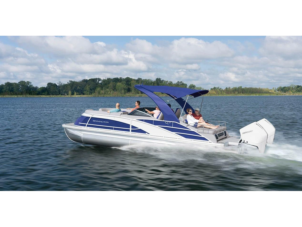 2025 Bennington Marine Q Line 25 Q Stern Radius Quad Bench alt