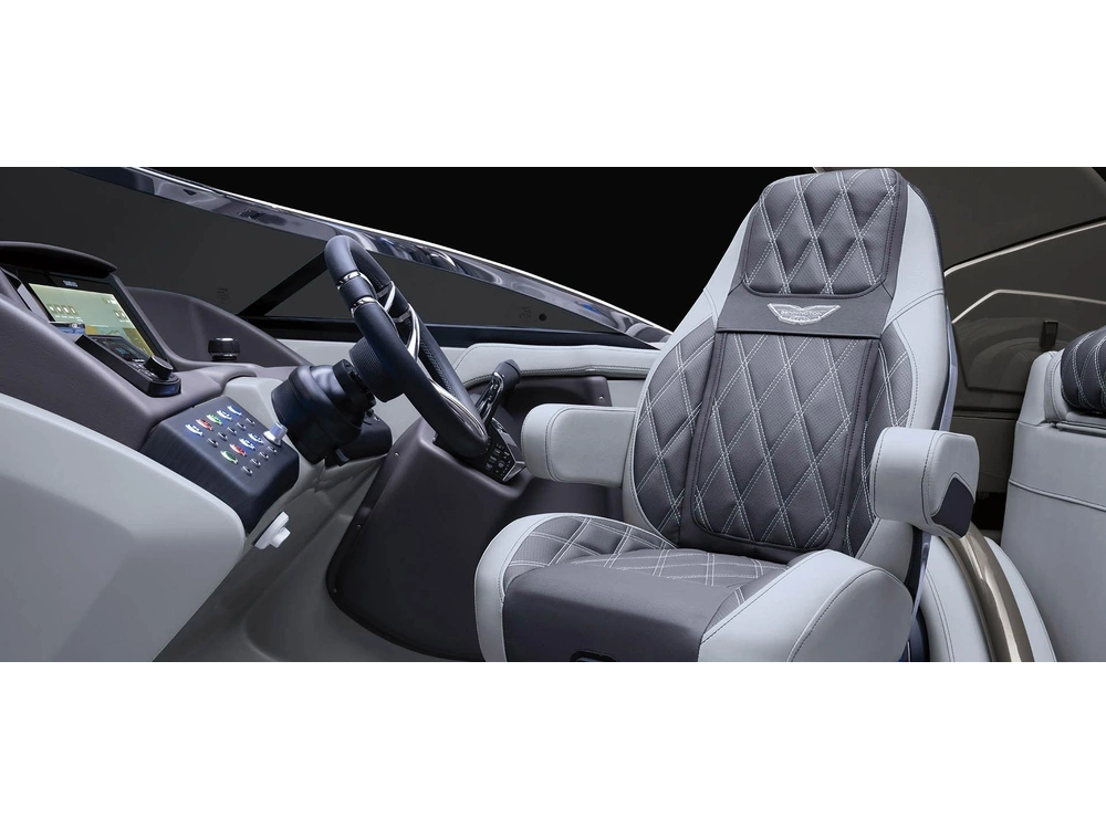 Bennington Marine Q Line 25 Q Stern Radius Quad Bench 2025 alt