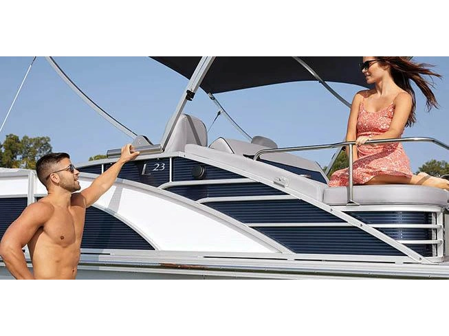 Bennington Marine L Bowrider Line 23 LT Fastback Quad Bench 2025 alt