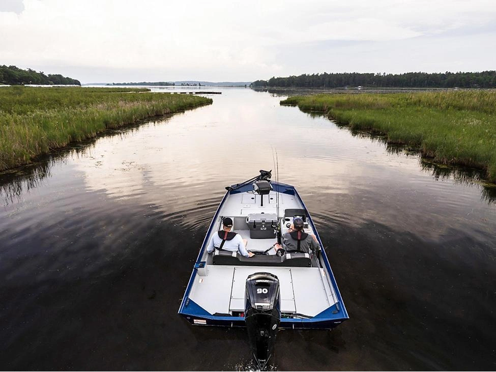 Lund 1870 Predator 1870 Predator Tiller 2025 alt