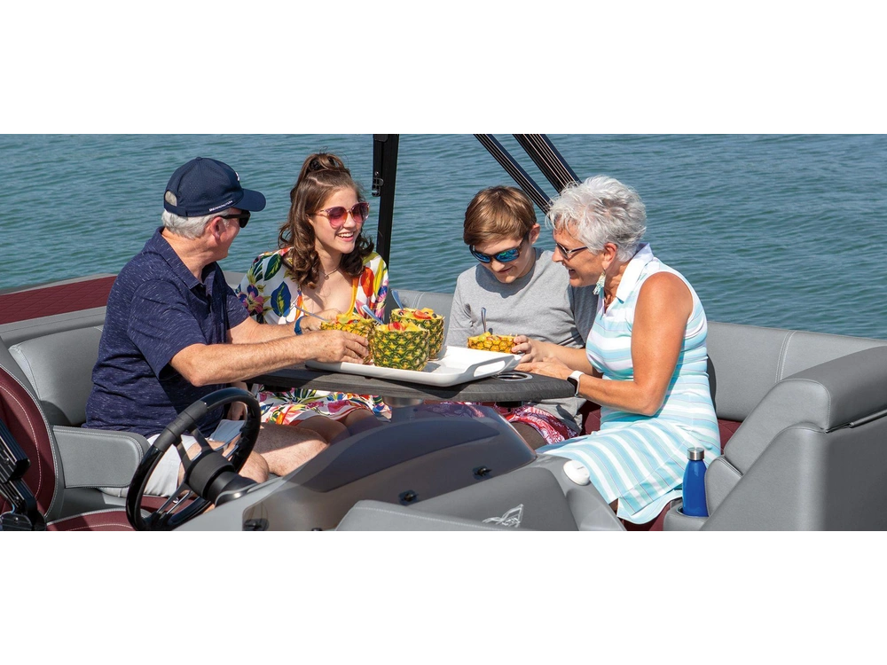 2025 Bennington Marine L Line 20 L Stern Radius Quad Bench alt