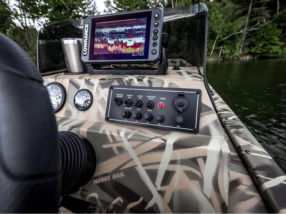 Lund 2070 Predator 2070 Predator SS 2025 alt