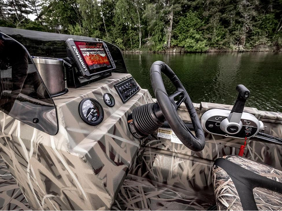 Lund 2070 Predator 2070 Predator SS 2025 alt