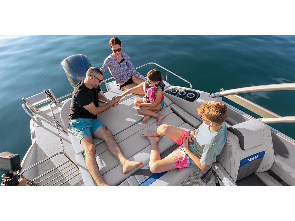 Bennington Marine LX Sport Line 23 LXS Fastback Quad Bench 2025 alt