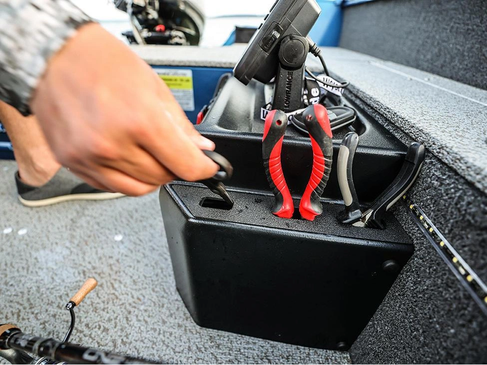 2025 Lund 1650 Angler 1650 Angler Tiller alt