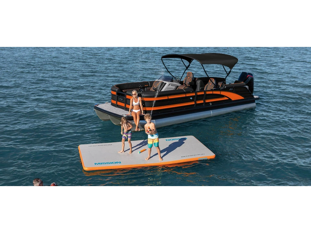 2025 Bennington Marine R Line 23 R Quad Bench alt