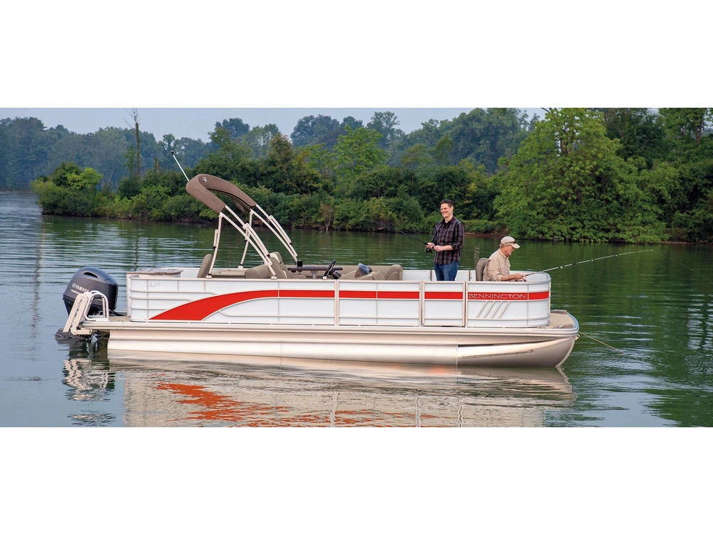 2025 Bennington Marine L Line 20 L Stern Radius Quad Bench alt