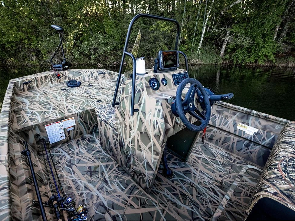 Lund 1870 Predator 1870 Predator Tiller 2025 alt