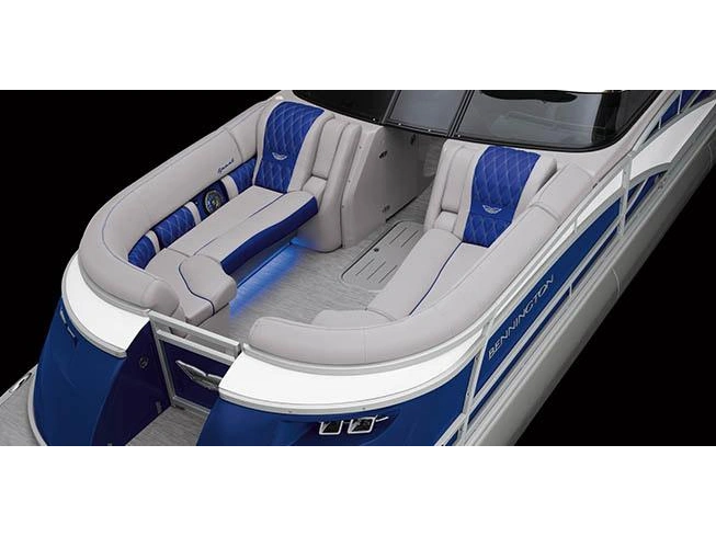 2025 Bennington Marine Q Line 25 Q Stern Radius Quad Bench alt