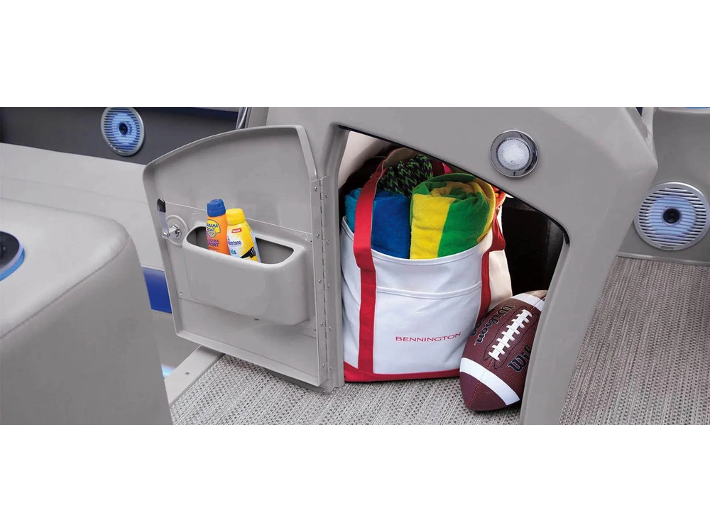 Bennington Marine L Bowrider Line 23 LT Fastback Quad Bench 2025 alt