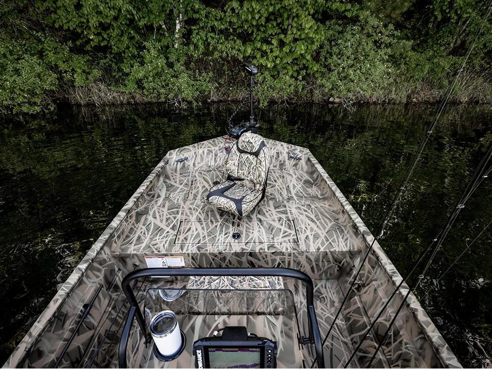 2025 Lund 1870 Predator 1870 Predator Tiller alt