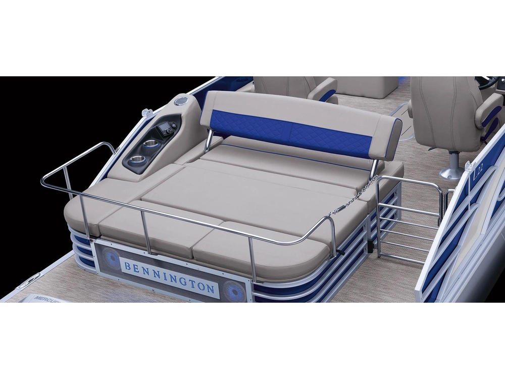 2025 Bennington Marine L Line 20 L Stern Radius Quad Bench alt