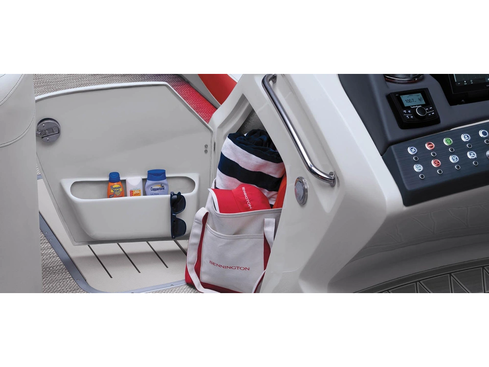 2025 Bennington Marine Q Line 25 Q Stern Radius Quad Bench alt