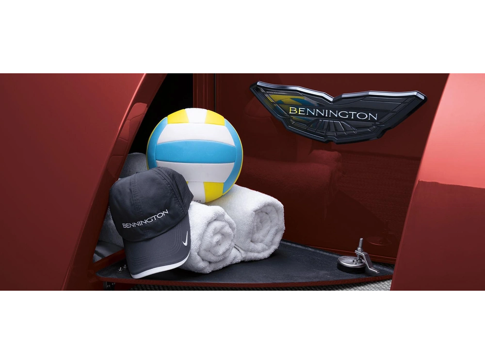 Bennington Marine QX Line 23 QX Fastback Quad Bench 2025 alt