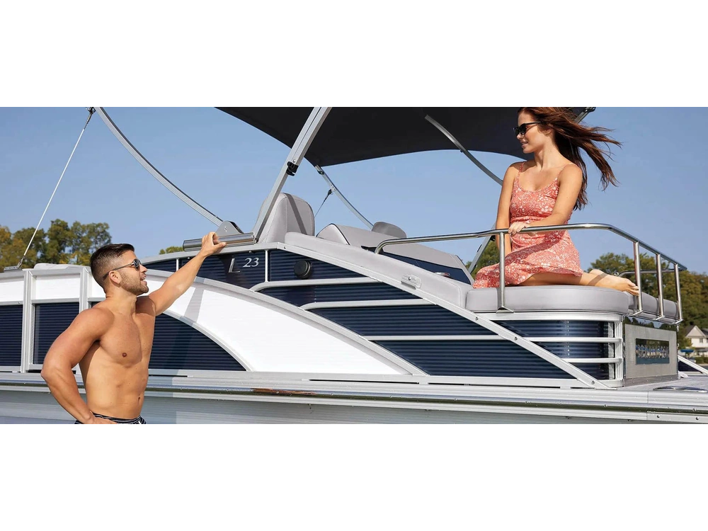 Bennington Marine L Bowrider Line 23 LT Fastback Quad Bench 2025 alt