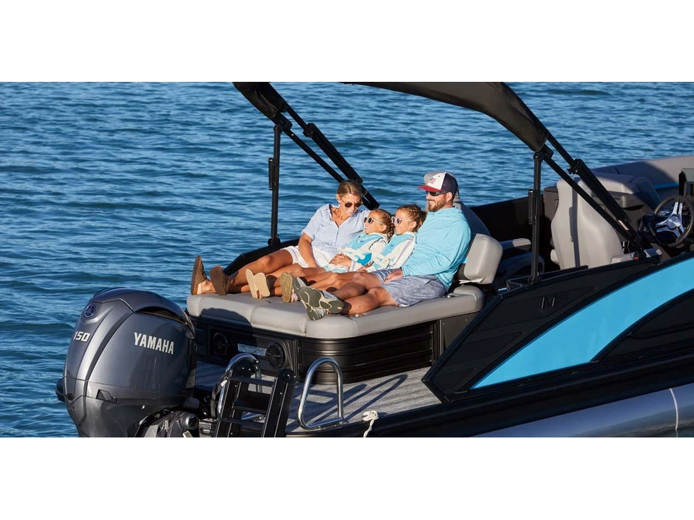 Bennington Marine M Line 22 M Fastback Quad Bench 2025 alt