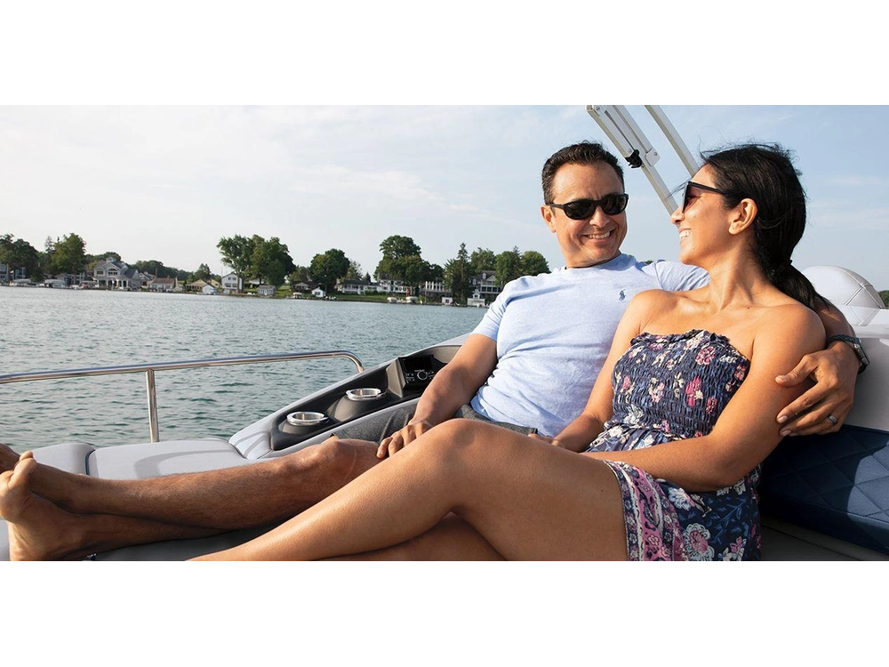 Bennington Marine L Line 20 L Stern Radius Quad Bench 2025 alt