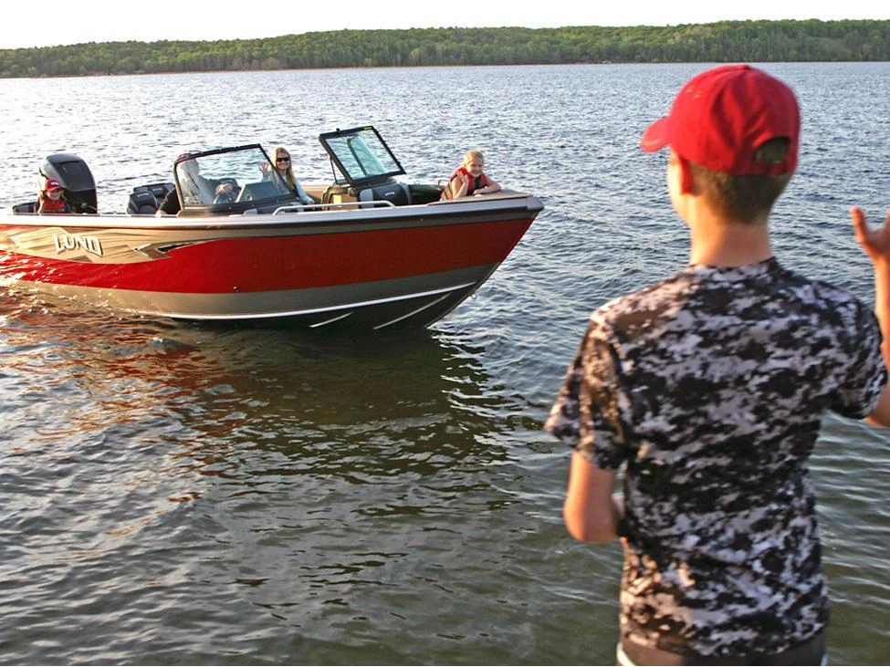 2025 Lund 2275 Baron 2275 Baron Sport alt