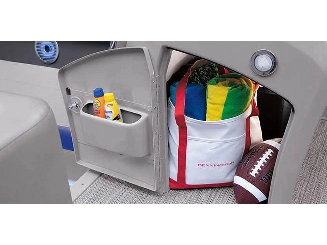 Bennington Marine L Bowrider Line 23 LT Fastback Quad Bench 2025 alt