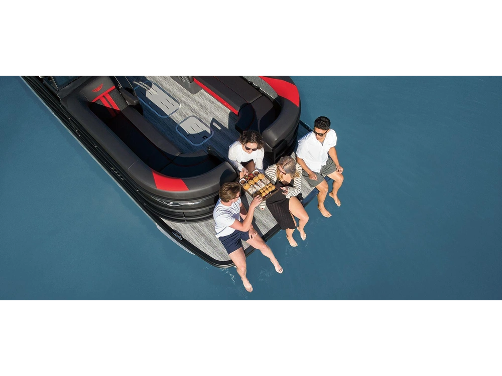 Bennington Marine M Line 22 M Fastback Quad Bench 2025 alt