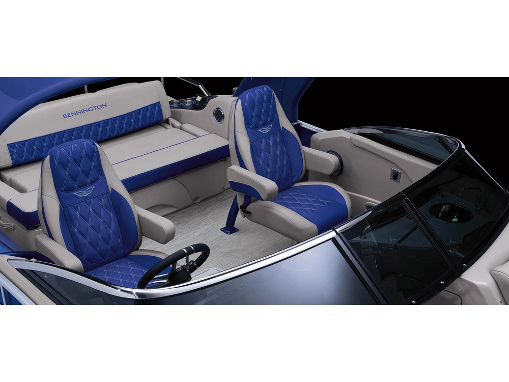 Bennington Marine Q Line 25 Q Stern Radius Quad Bench 2025 alt