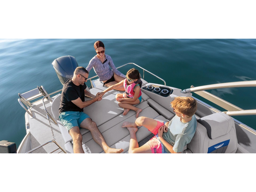 Bennington Marine LX Sport Line 23 LXS Fastback Quad Bench 2025 alt