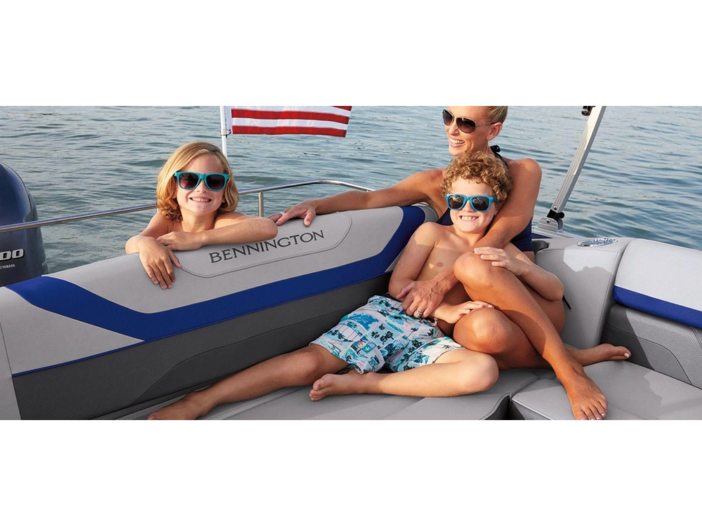 2025 Bennington Marine SX Line 20 SX Stern Radius Quad Bench alt